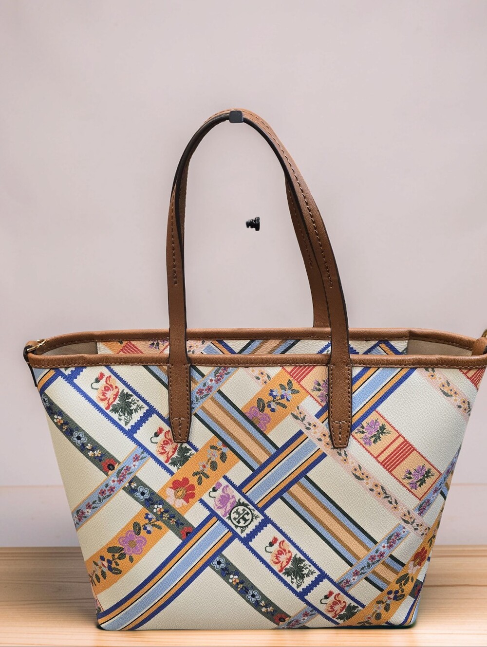 Tory Burch Kerrington Zip Tote NWOT - Picture 2 of 8